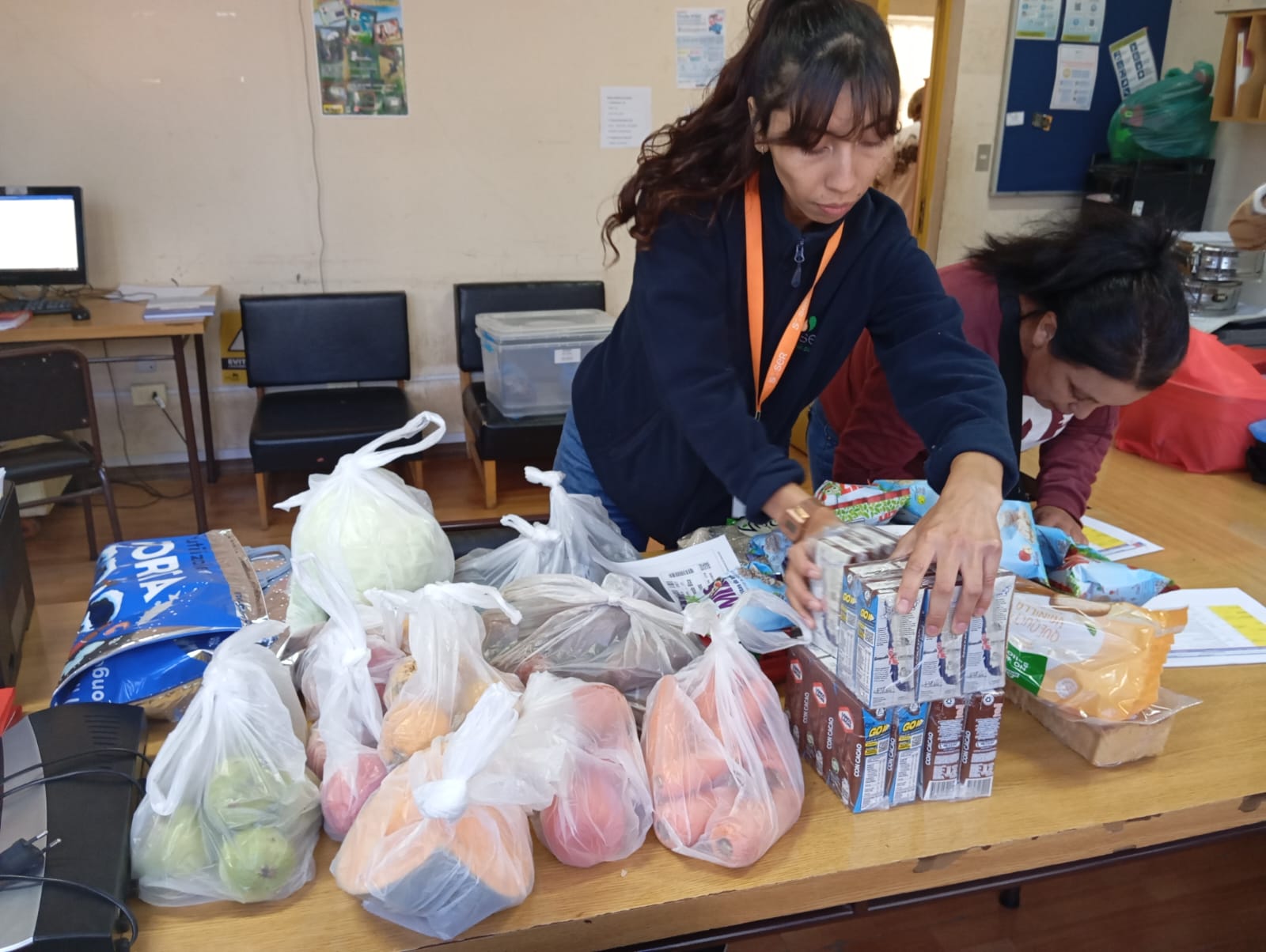 Escuela Benjamin Franklin Recibe Canasta Alimenticia para Alumna Celíaca