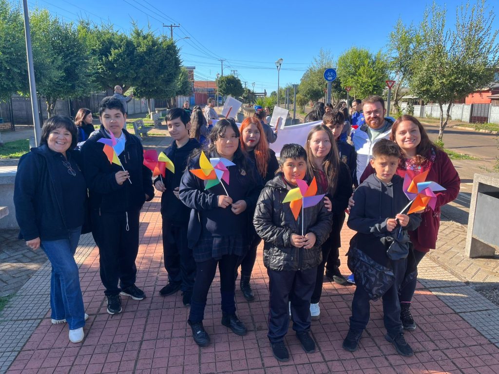 Escuela Benjamín Franklin de Collipulli conmemora el Día Internacional del Autismo con masiva caminata comunal